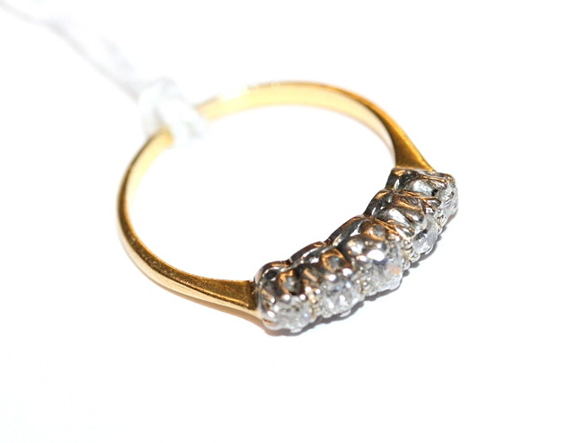 Appraisal: A FIVE STONE DIAMOND RING with claw set graduated stones