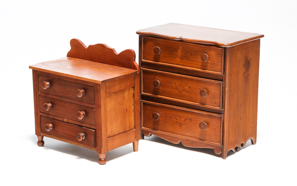 Appraisal: Late th century A Sheraton style three drawer chest in