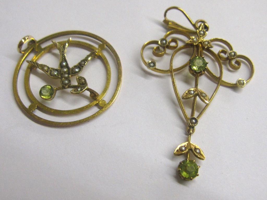 Appraisal: Two Edwardian ct gold peridot and seed pearl set pendants