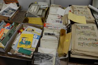 Appraisal: Seven tray lots of ephemera including two groups of La