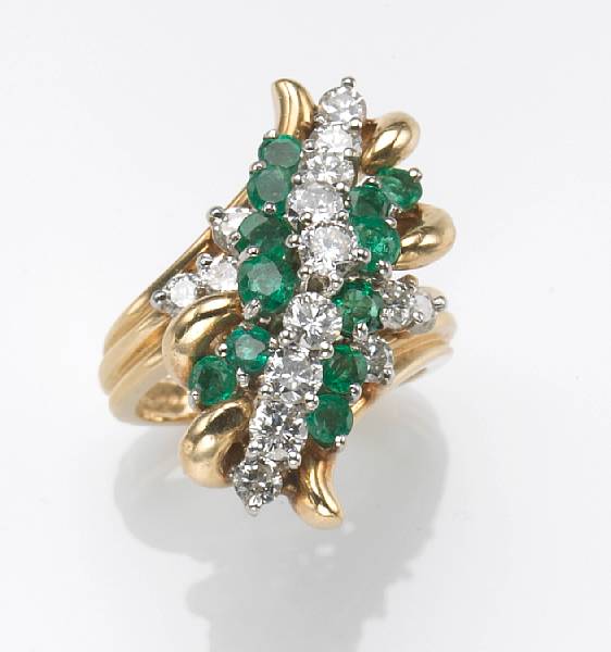 Appraisal: A diamond emerald and k gold ring estimated total diamond