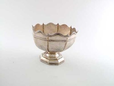 Appraisal: An octagonal rosebowl with a shaped and reeded rim by