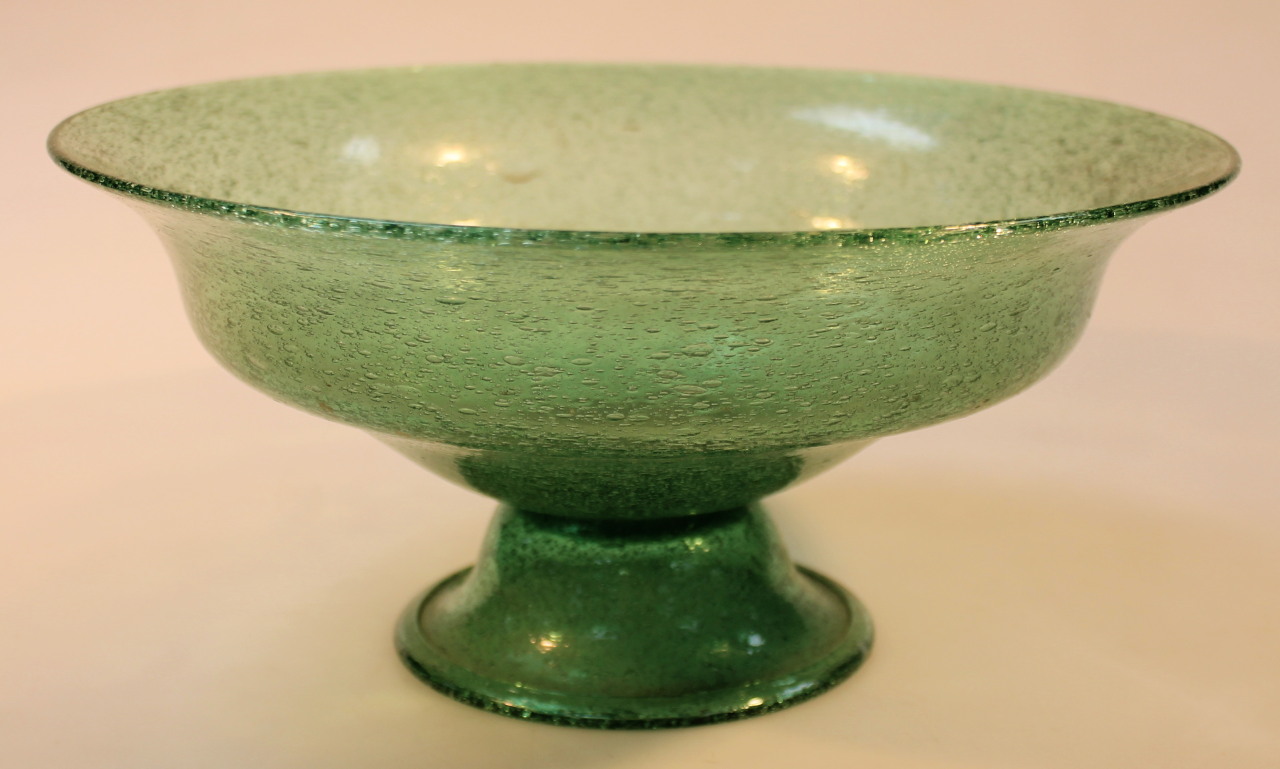 Appraisal: An early thC green crackle glass studio bowl the circular