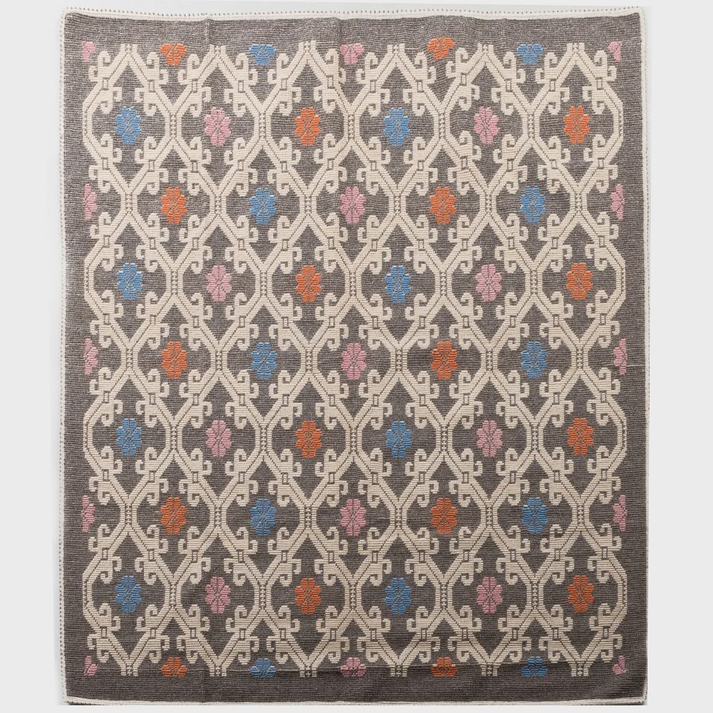 Appraisal: Modern Machine Made Rug ft in x ft in The