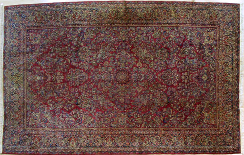 Appraisal: Roomsize Sarouk rug ca with overall floral pattern on a