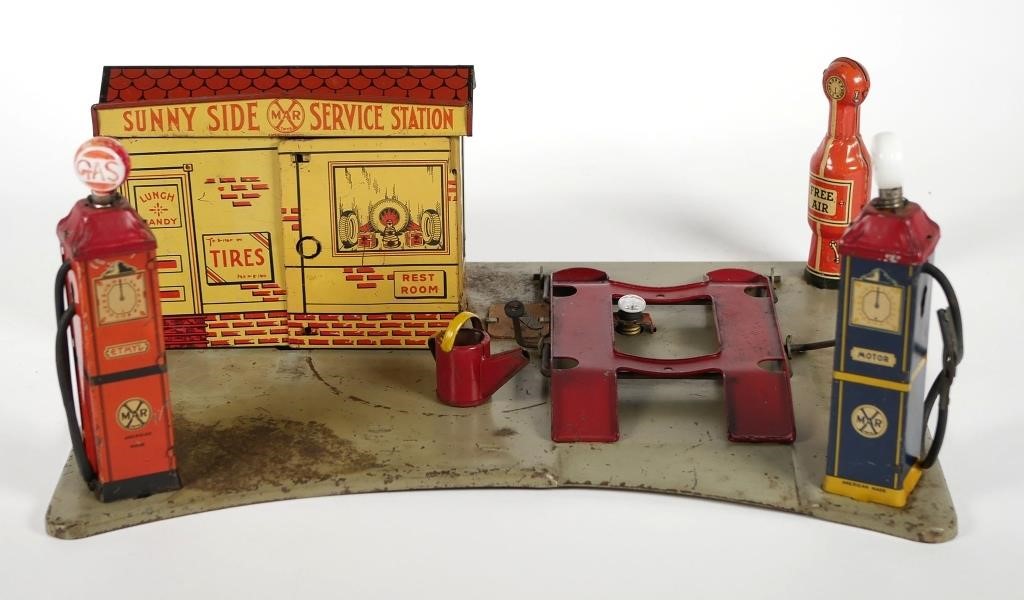 Appraisal: MARX SUNNY SIDE SERVICE STATION TIN LITHOVintage Battery operated gas