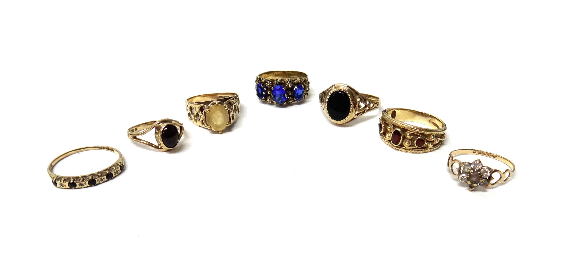 Appraisal: A ct gold and garnet set three stone ring a