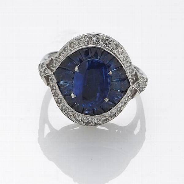 Appraisal: A sapphire diamond and k white gold ring estimated total