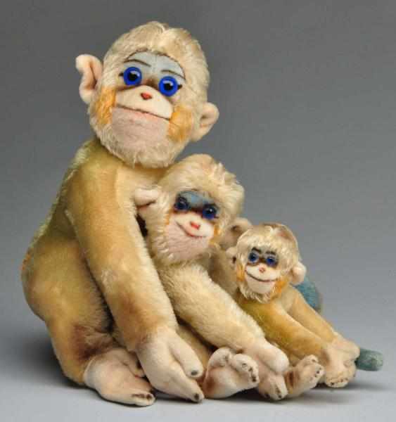 Appraisal: Lot of Steiff Monkeys Description No ear buttons or chest