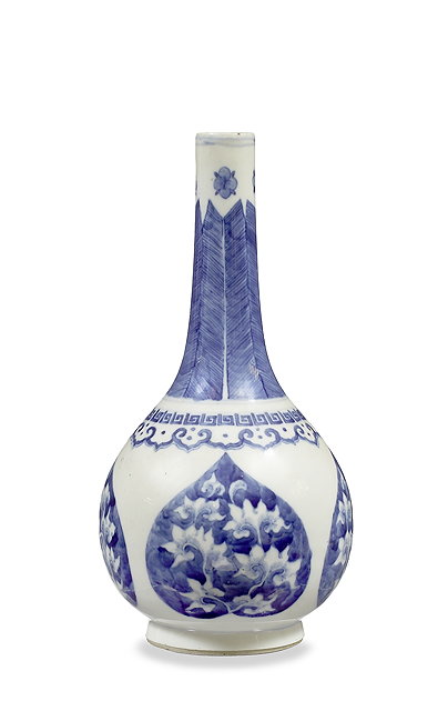 Appraisal: A Chinese blue and white bottle vaseKangxi - of pear