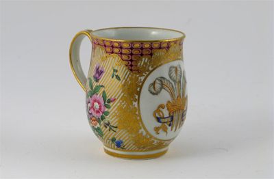 Appraisal: An unusual Worcester mug decorated outside of the factory with