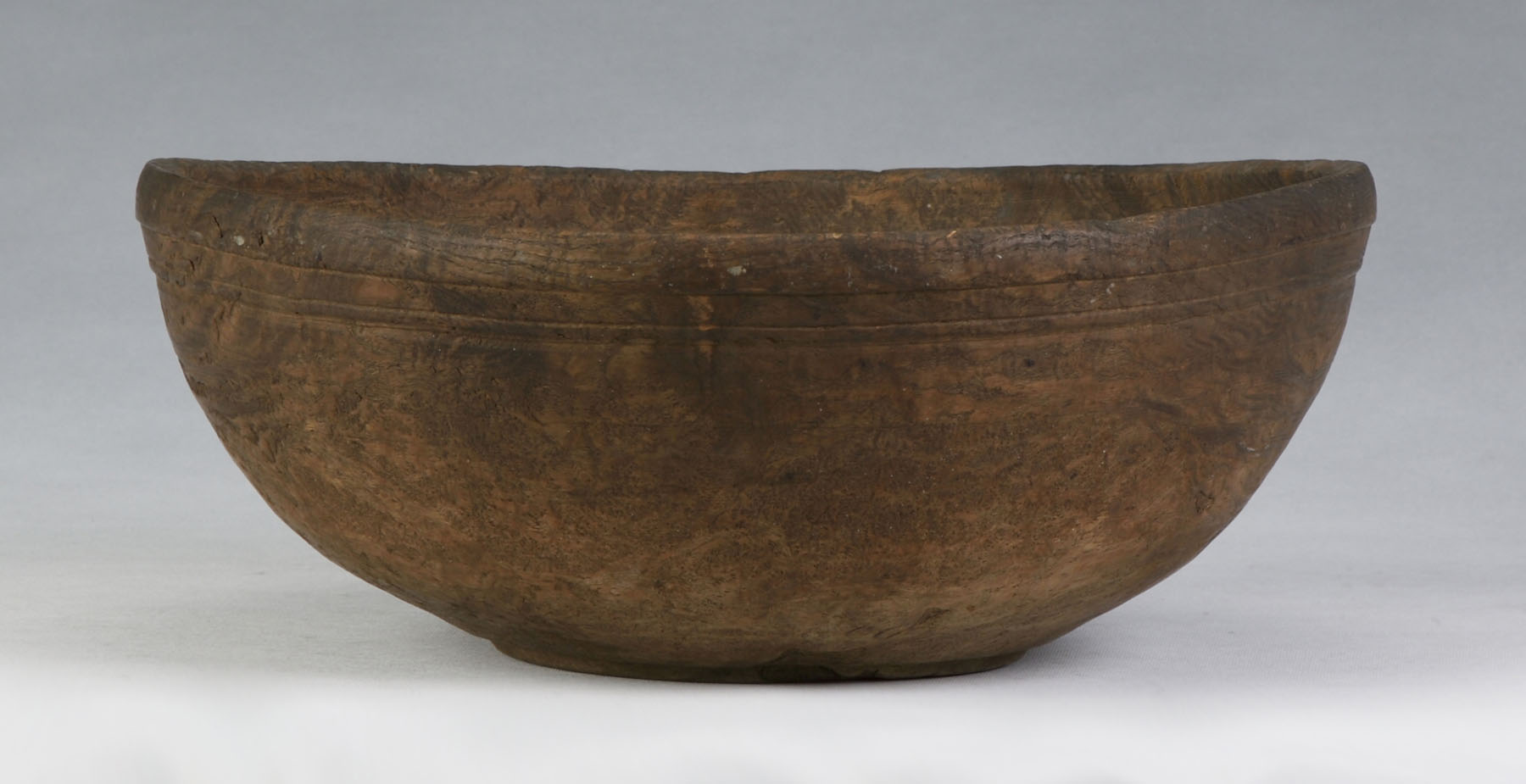 Appraisal: Burl Bowl w Molded Turned Rim Deep rich original patina