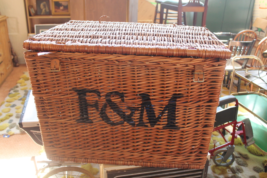 Appraisal: A Fortnum Masons wicker hamper