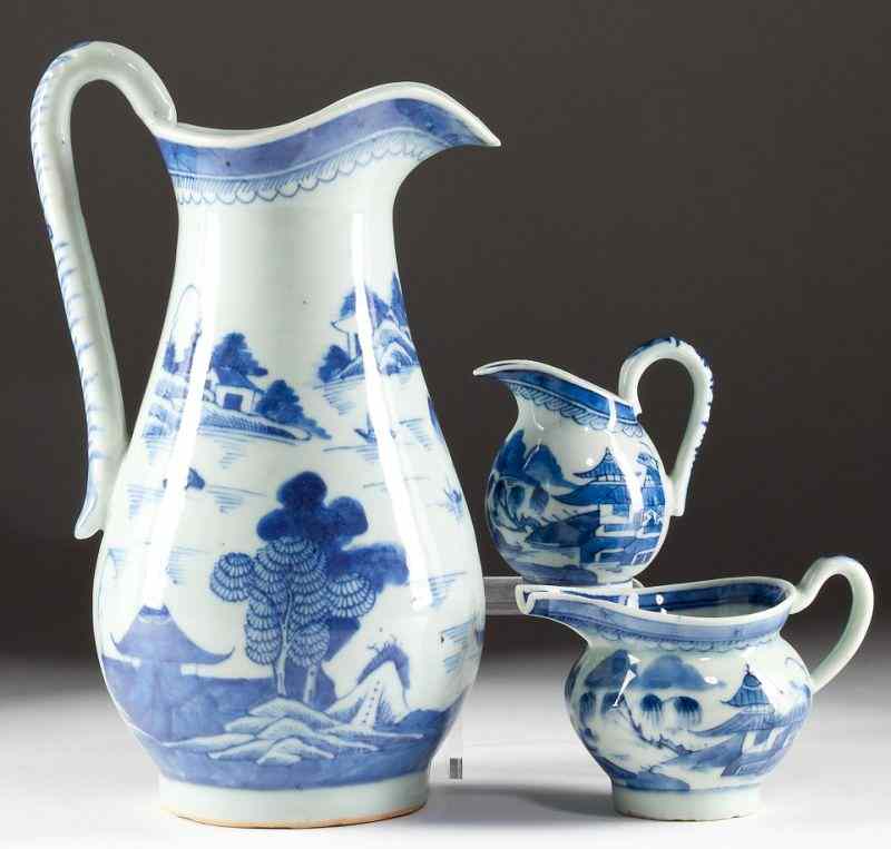 Appraisal: Three Pieces of Chinese Canton Porcelainlate th early th century