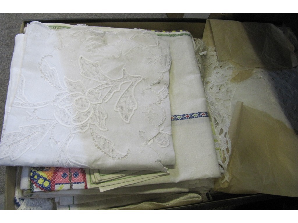 Appraisal: Two boxes of linen