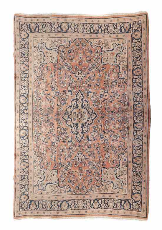 Appraisal: A Mahal Wool Rug having a stylized foliate center medallion