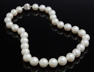 Appraisal: Strand of Thirty-One Graduated White South Seas Cultured Pearls ranging