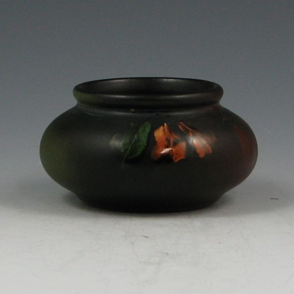 Appraisal: Zanesville Art Pottery La Moro squat cabinet vase with leaves