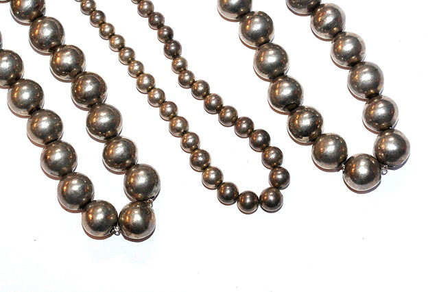 Appraisal: A SILVER BEAD NECKLACE consisting of strung hollow spherical beads