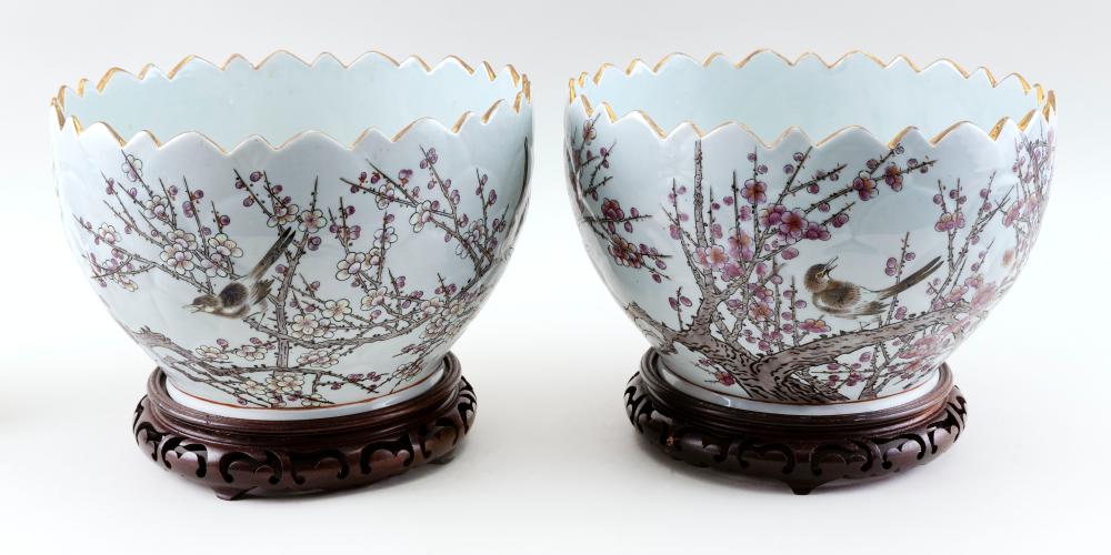 Appraisal: PAIR OF CHINESE PORCELAIN LOBED BOWLS LATE TH CENTURY HEIGHTS