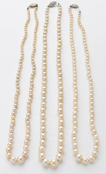 Appraisal: A collection of three cultured pearl and k gold graduated