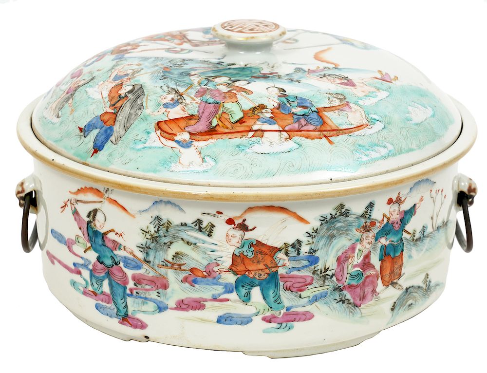 Appraisal: Large Chinese Export Covered Serving Dish Large Chinese Export porcelain