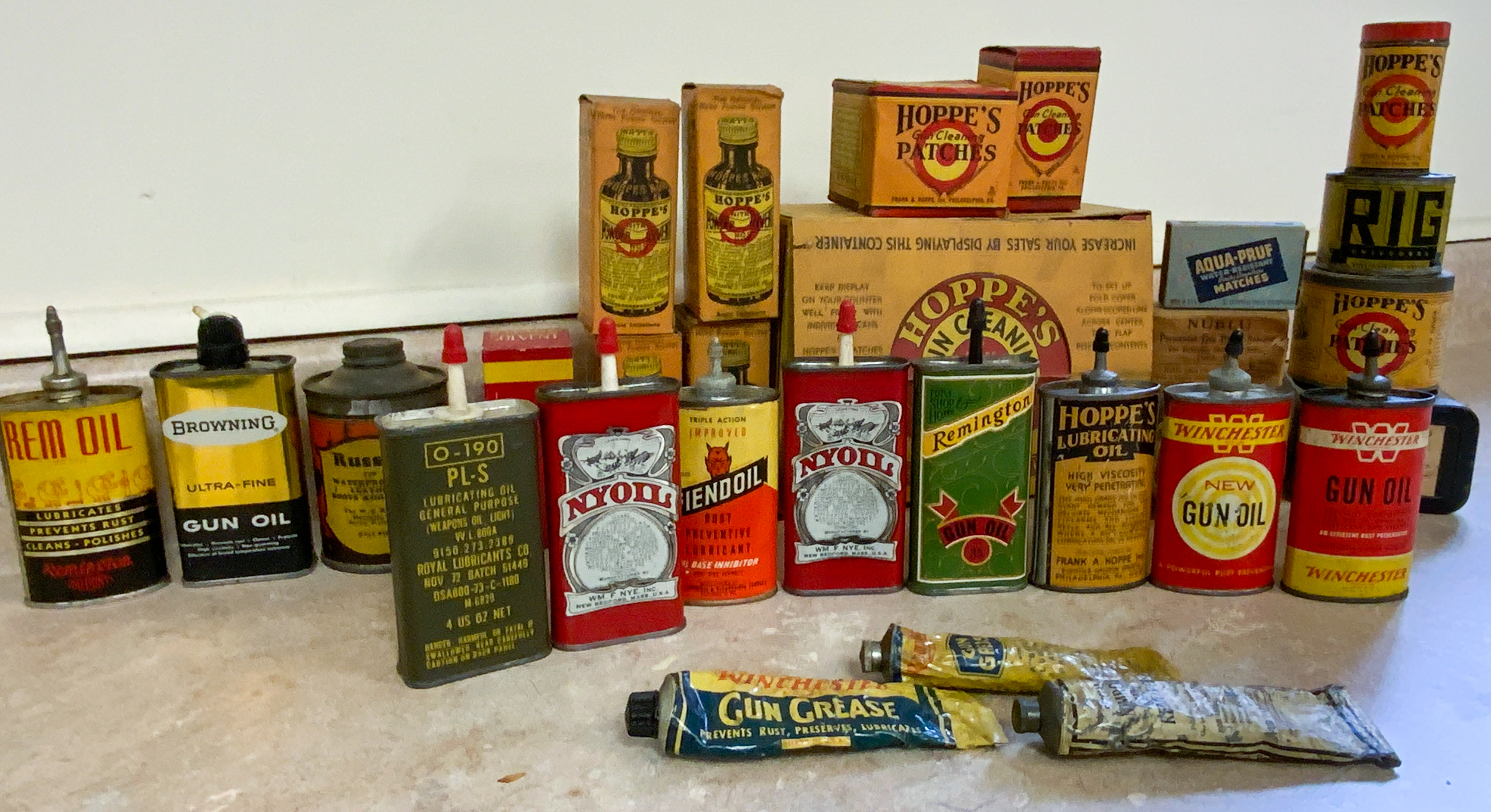 Appraisal: GROUP OF GUN PARTS BULLETS ACCESSORIES ADVERTISING TINS Group of