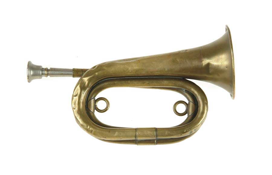 Appraisal: CIVIL WAR TYPE BRASS BUGLE Small early brass bugle about