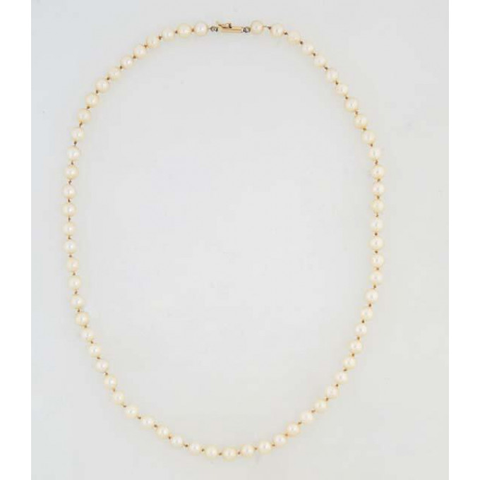 Appraisal: Graduated Strand of Cream Colored Pearls ranging from mm to