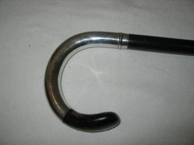 Appraisal: AN EBONY WALKING STICK the hooked silver grip with tortoiseshell