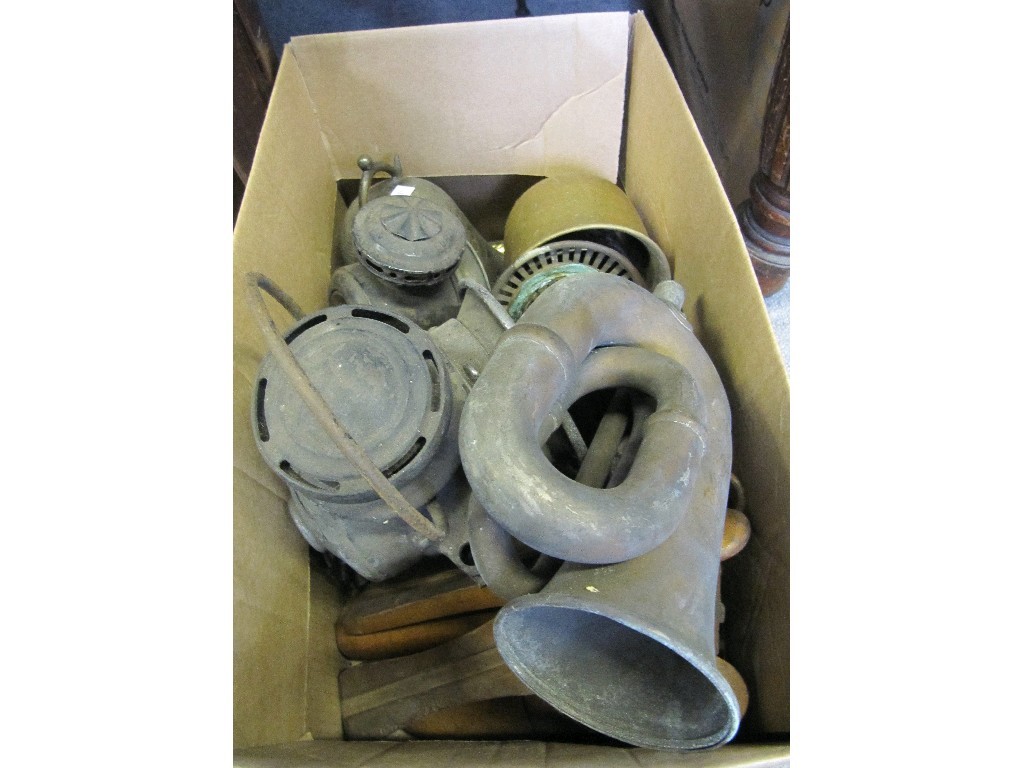 Appraisal: Box of car horns lamps etc