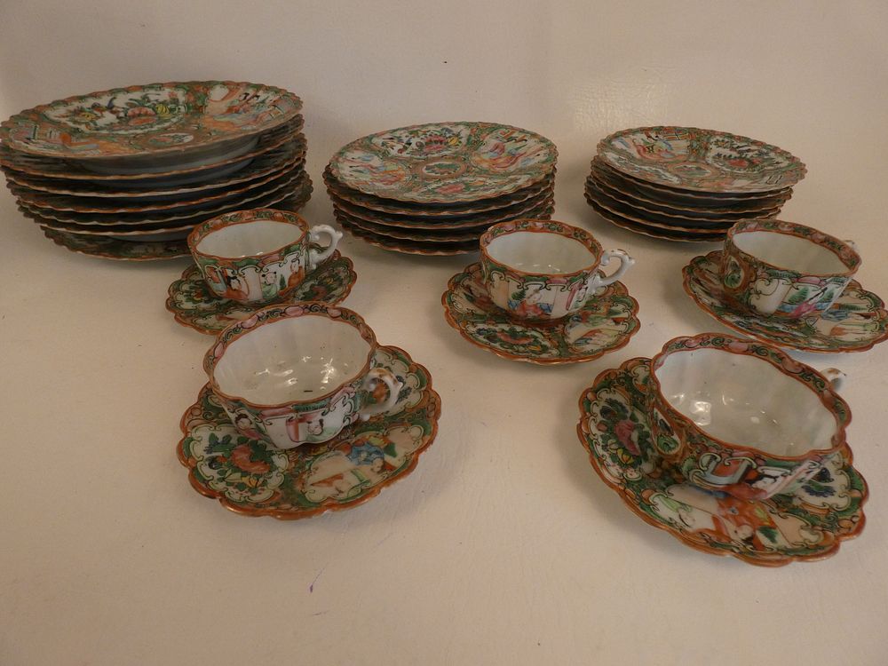 Appraisal: LOT CHINESE ROSE MEDALLION DINNERWARE pieces of th century Chinese