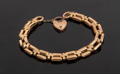 Appraisal: A ct yellow gold bar link bracelet with heart shaped