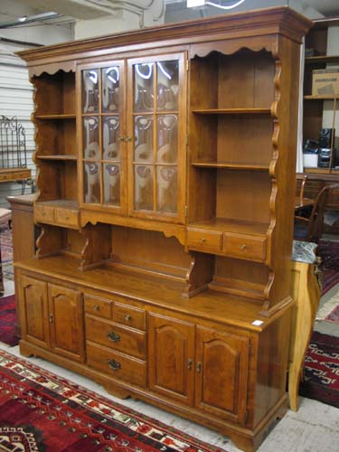 Appraisal: A LARGE MAPLE HUTCH IN TWO SECTIONS Ethan Allen Furniture