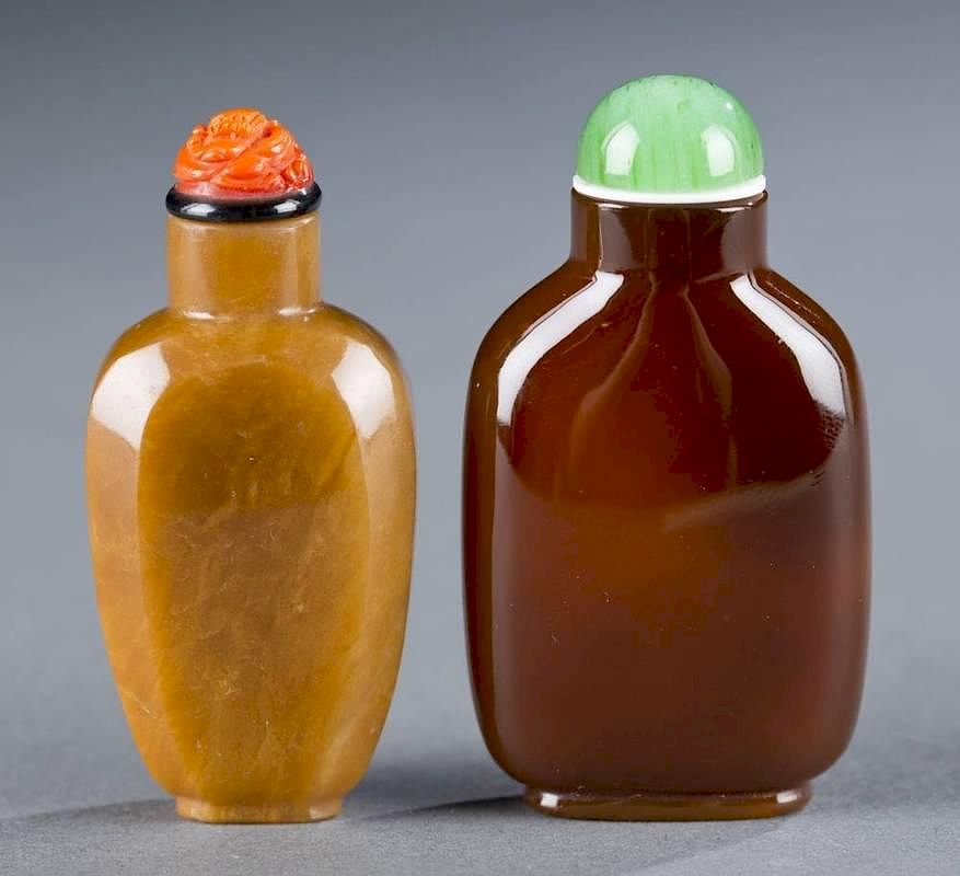 Appraisal: Two Chinese agate snuff bottles A pair of Chinese snuff