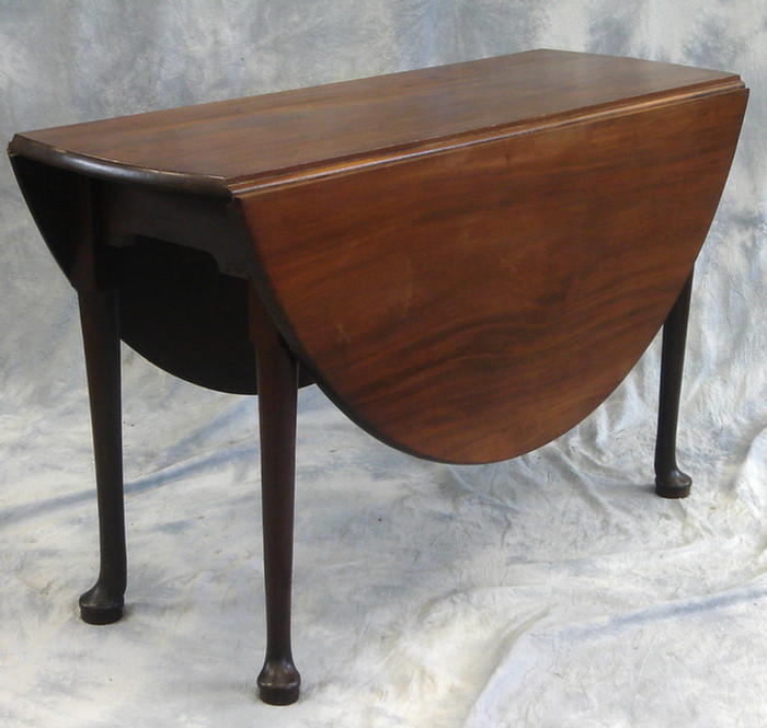 Appraisal: Mahogany Queen Anne drop leaf table l w leaves h