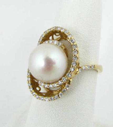 Appraisal: K yellow gold ring with mm pearl ct TDW full-cut