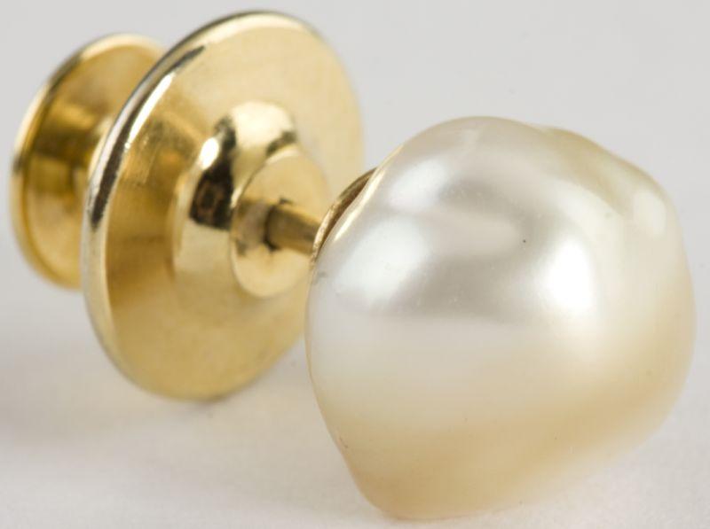 Appraisal: KT South Sea Pearl Gentleman's Tie Tack consisting of one