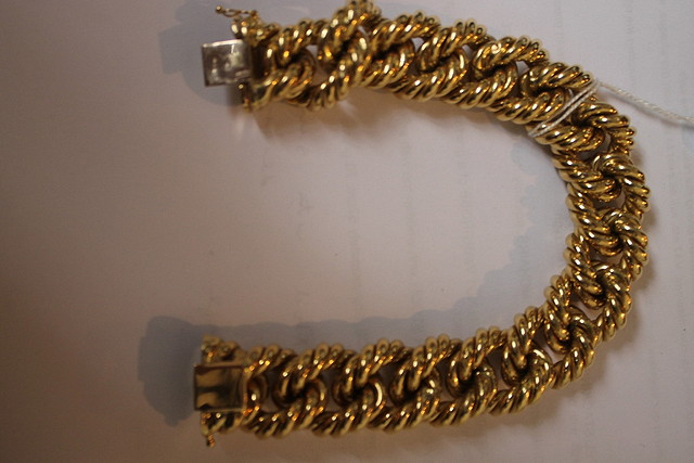 Appraisal: AN CT GOLD ROPE-TWIST BRACELET grams cm