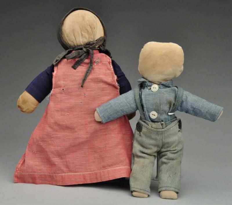 Appraisal: Pair of Cloth Amish Dolls Description Both are faceless in