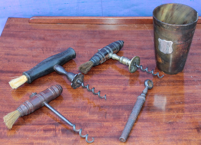 Appraisal: A LATE TH EARLY TH CENTURY STEEL TRAVELLING CORKSCREW with