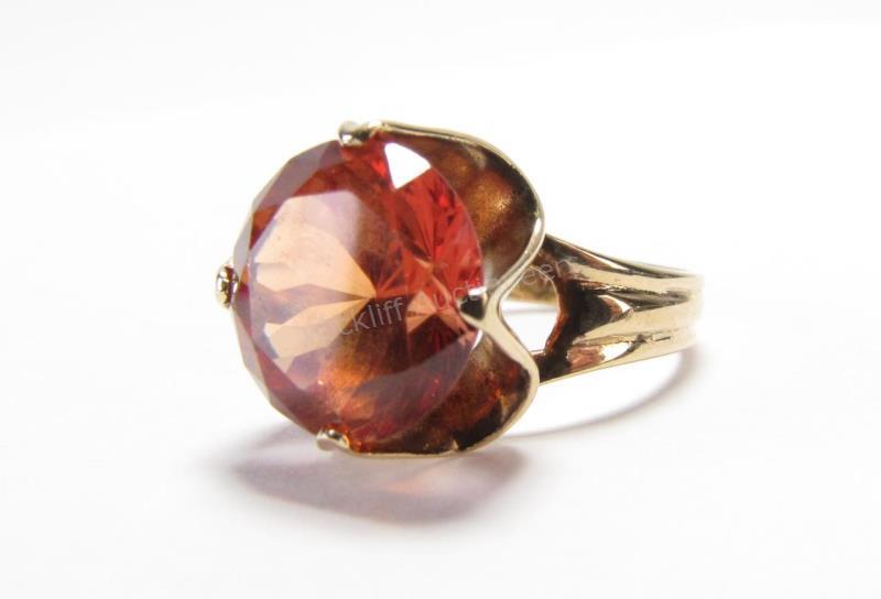 Appraisal: A K yellow gold ring with mm round orange-ish color