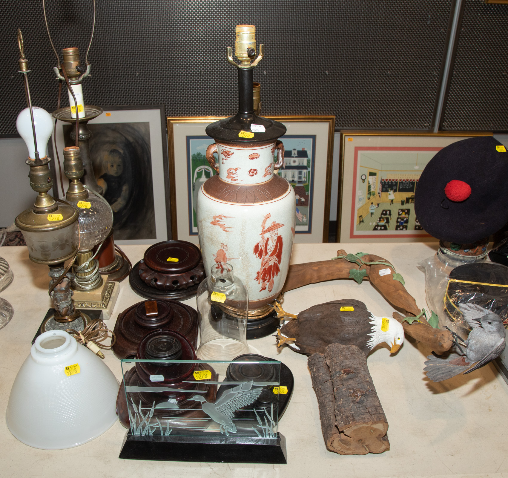 Appraisal: GROUP OF DECORATIVE COLLECTIBLE ITEMS Includes five table lamps group