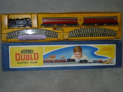 Appraisal: Hornby Dublo three rail electric train set EDP with B