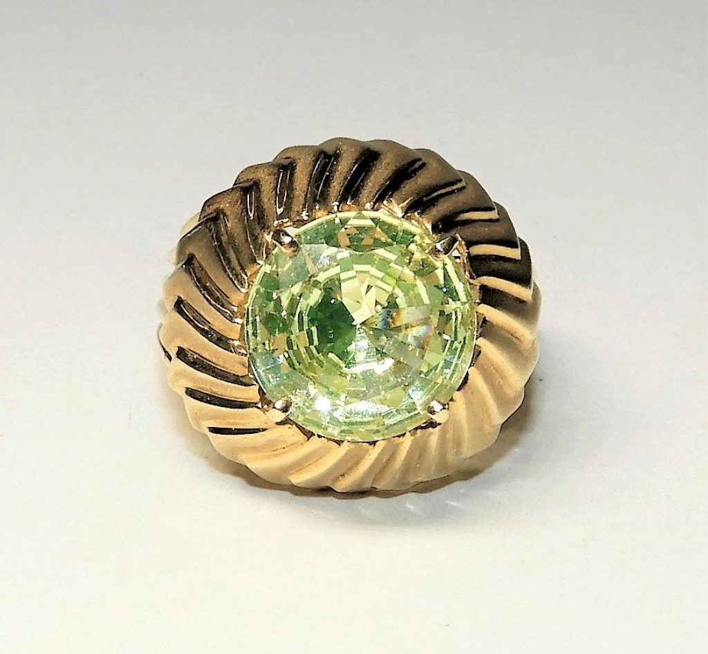 Appraisal: KT YELLOW GOLD LIGHT GREEN CITRINE LADY'S RING C Large