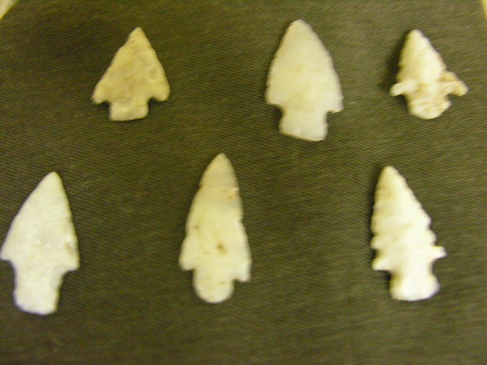 Appraisal: SIX NATIVE AMERICAN ARROWHEADS Point measures to