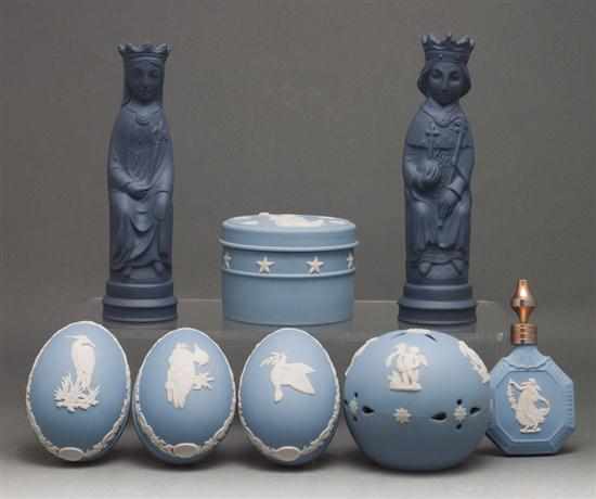 Appraisal: Three Wedgwood jasperware boxes similar potpourri ball snuff bottle cylindrical