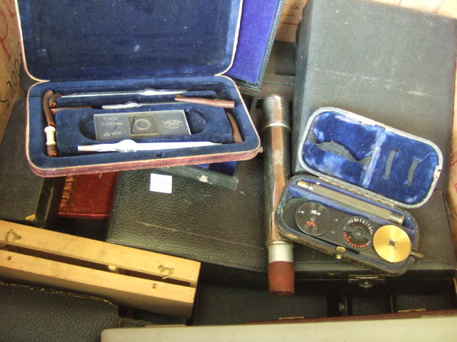 Appraisal: A quantity of ophthalmoscopes th century cased