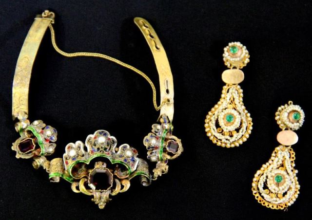 Appraisal: JEWELRY Beautiful Antique Jewelry Grouping Includes a pair of kt