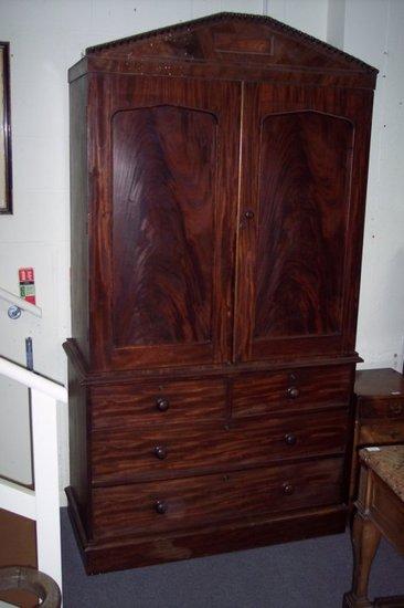 Appraisal: An early th Century mahogany linen press the top with